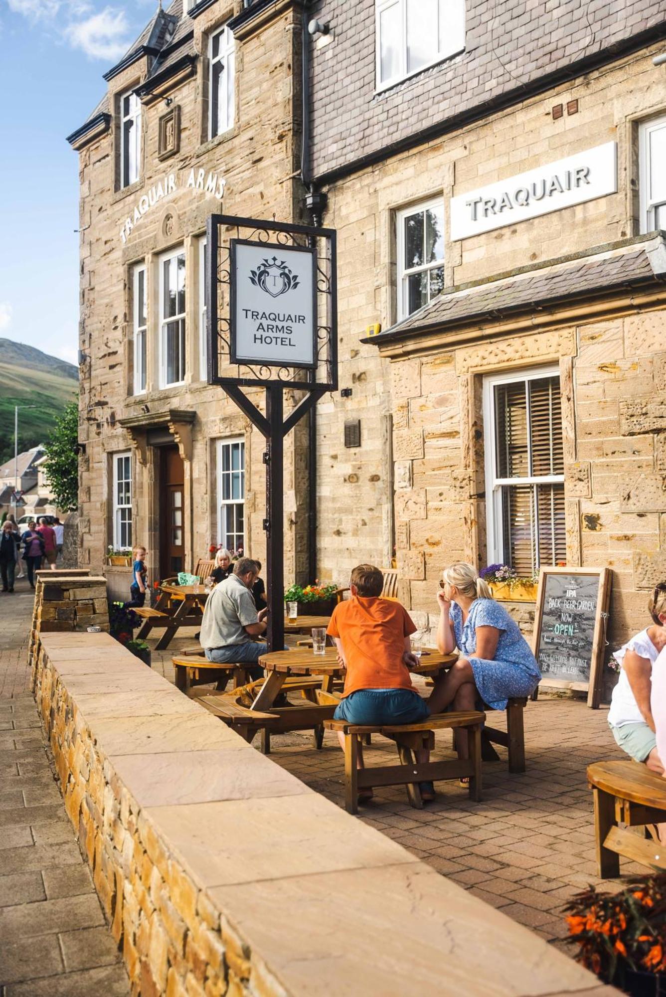 Traquair Arms Hotel Innerleithen Esterno foto